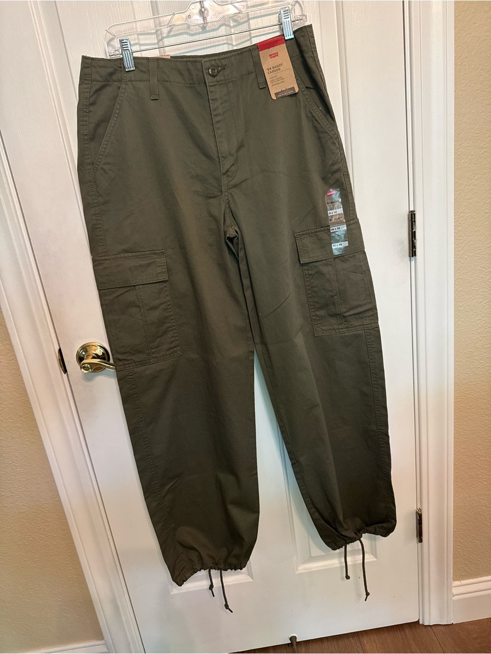 NWT Levi’s ’94 Baggy Cargo Pants Olive Green 30x32